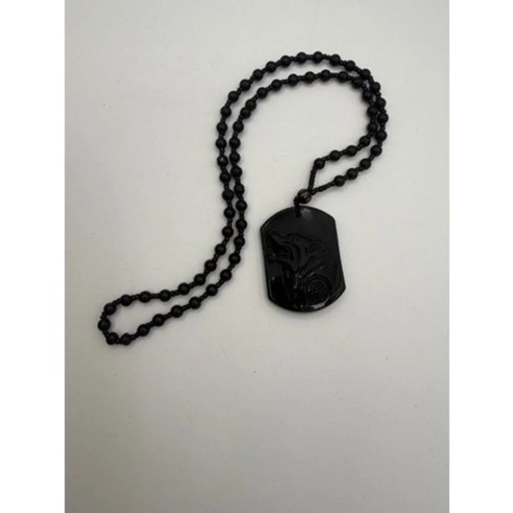 Unbranded Wolf Pendant Necklace Unisex OS Black Excellent Carved Beaded Dog Tag